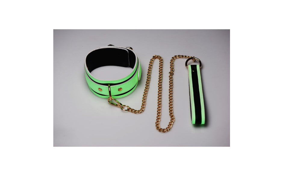 XR Brands Master Series Kink in the Dark Glowing Collar and Lead Fluro Green Main image